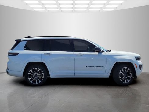 Used 2022 Jeep Grand Cherokee L Overland w/ Luxury Tech Group IV AWD/4WD image 3