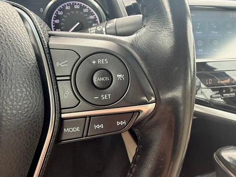 Used 2018 Toyota Camry XLE FWD image 28