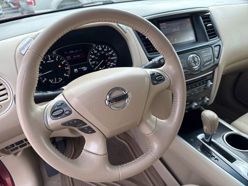 Used 2015 Nissan Pathfinder SV image 21