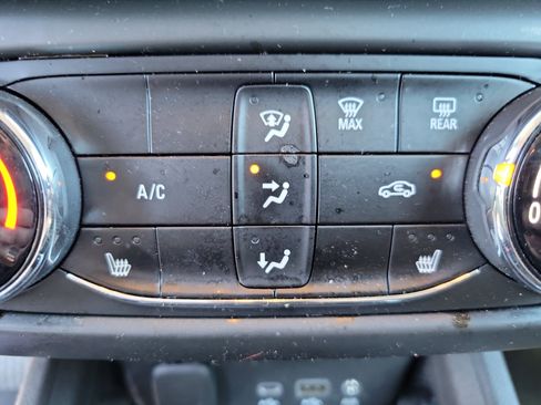 Used 2022 Chevrolet TrailBlazer LT w/ Driver Confidence Package image 13