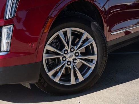 Used 2022 Cadillac XT5 Premium Luxury w/ Technology Package image 2