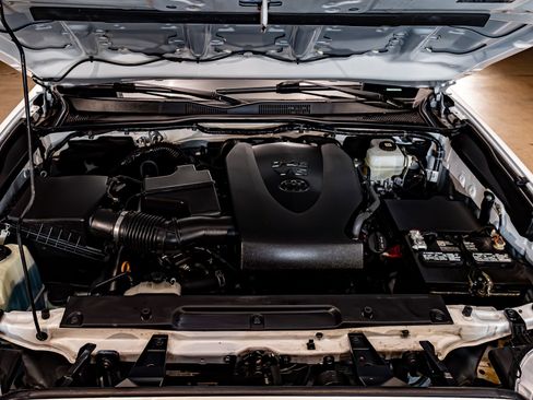 Used 2021 Toyota Tacoma TRD Off-Road w/ Technology Package image 25