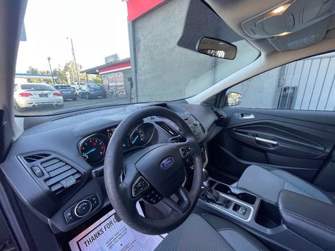 Used 2017 Ford Escape SE FWD image 9