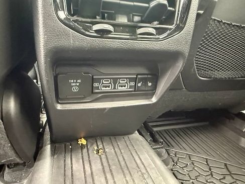 Used 2024 Jeep Grand Cherokee Limited w/ Luxury Tech Group II AWD/4WD image 15