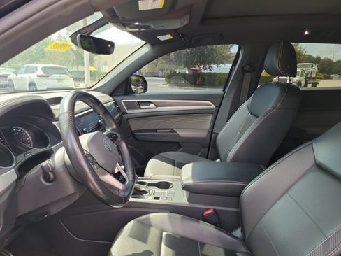 Used 2021 Volkswagen Atlas Cross Sport SE w/ Panoramic Sunroof Package FWD image 18