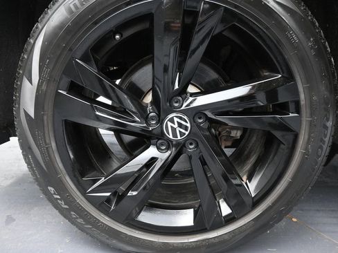 Used 2023 Volkswagen Tiguan SE R-Line FWD image 31