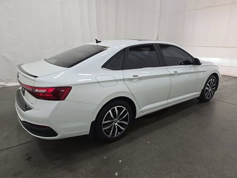Used 2026 Volkswagen Jetta SE FWD image 3