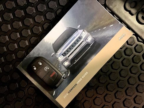 Used 2018 Jeep Compass Limited image 31