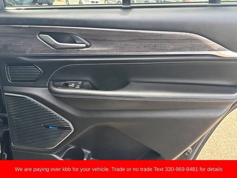 Used 2022 Jeep Grand Cherokee L Overland w/ Luxury Tech Group IV AWD/4WD image 37