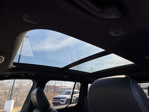 New 2025 Jeep Grand Cherokee Limited image 4