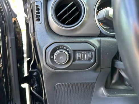 Used 2022 Jeep Wrangler Sport AWD/4WD image 17
