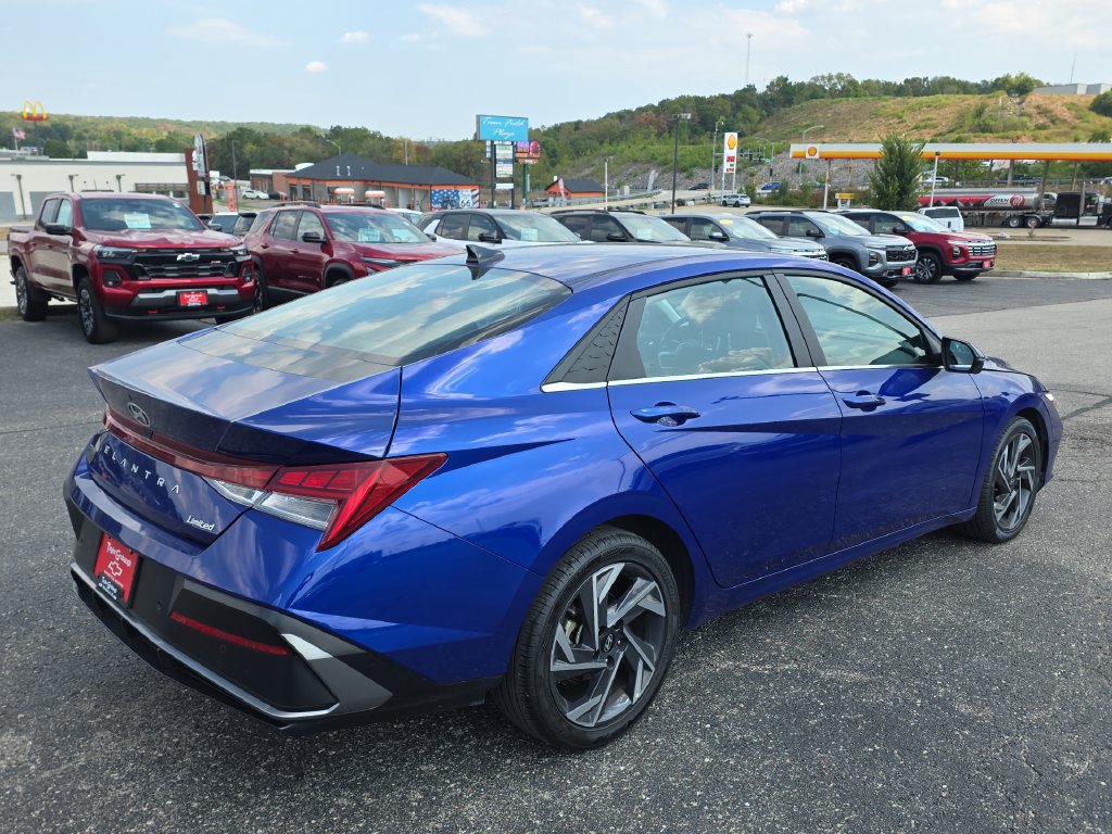Used 2024 Hyundai Elantra Limited FWD image 8