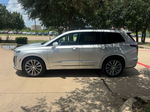 Used 2020 Cadillac XT6 Sport image 2