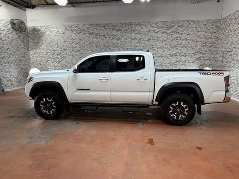Used 2022 Toyota Tacoma TRD Off-Road AWD/4WD image 4