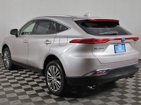 Used 2022 Toyota Venza XLE AWD/4WD image 8