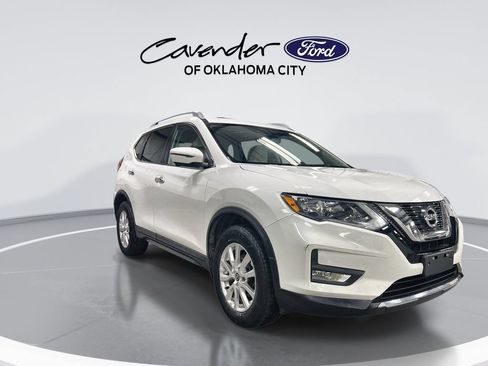 Used 2017 Nissan Rogue SV AWD/4WD image 2