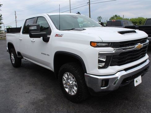 Used 2024 Chevrolet Silverado 2500 LT AWD/4WD image 9