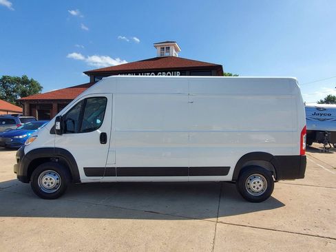 Used 2024 RAM ProMaster 2500 w/ Convenience Group FWD image 5