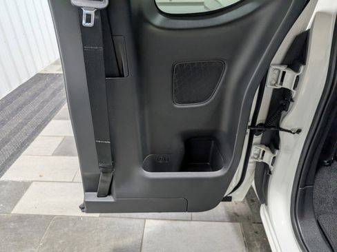 Used 2024 Nissan Frontier S w/ Technology Package image 22