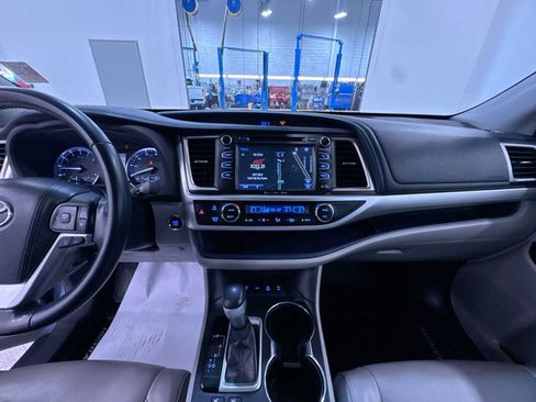Used 2018 Toyota Highlander XLE w/ Protection Package #3 AWD/4WD image 23