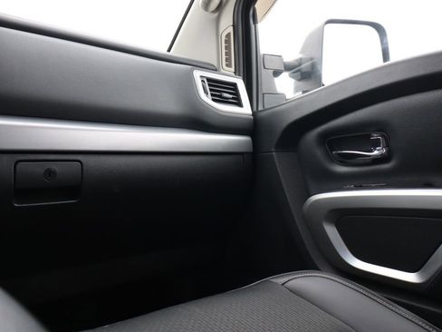 Used 2018 Nissan Titan PRO-4X image 41