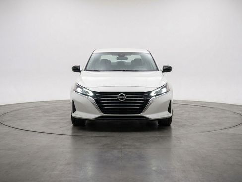 Used 2025 Nissan Altima 2.5 SV FWD image 2