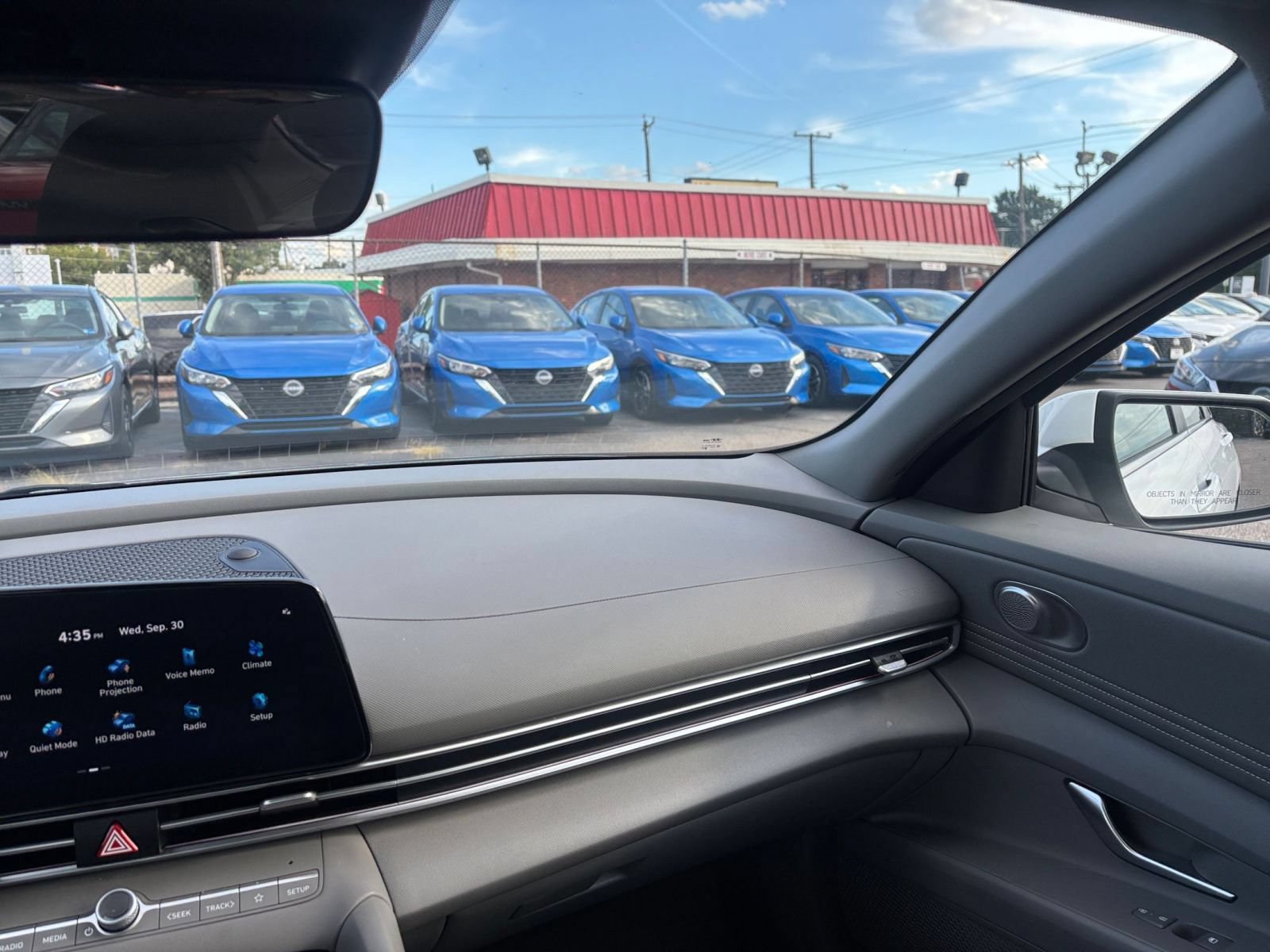 Used 2025 Hyundai Elantra SEL FWD image 36