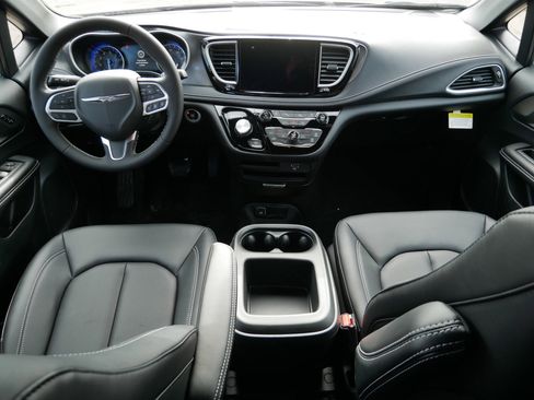 New 2026 Chrysler Pacifica Select image 12