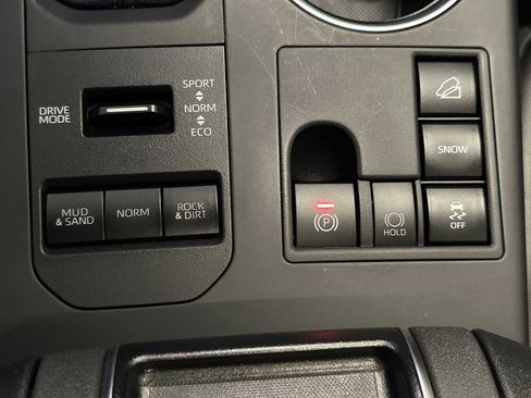 Certified 2025 Toyota Highlander XLE AWD/4WD image 16