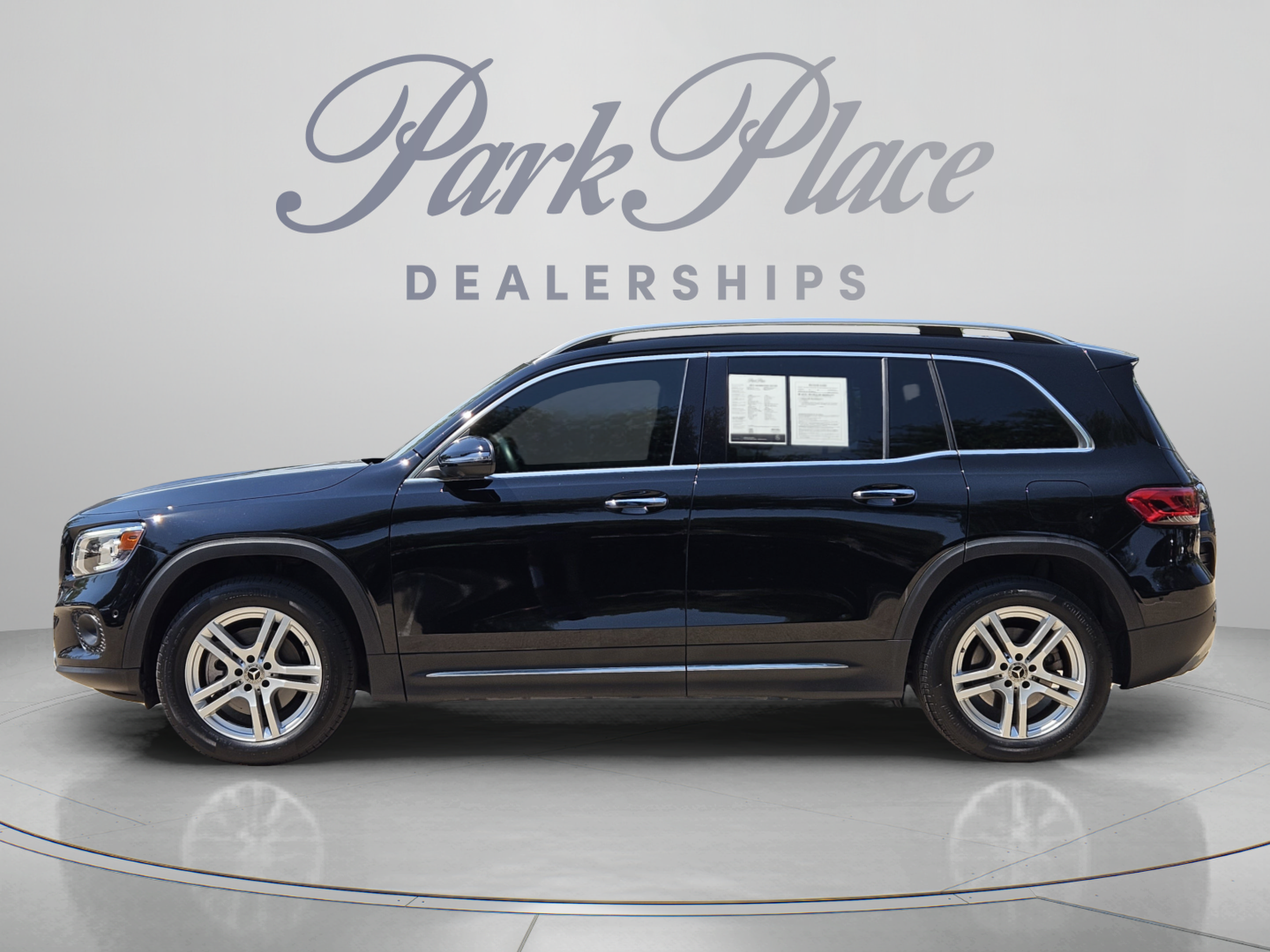 Used 2022 Mercedes-Benz GLB 250 image 2