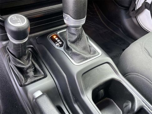 Used 2021 Jeep Wrangler Sport image 28