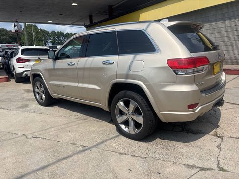 Used 2014 Jeep Grand Cherokee Overland w/ Advanced Technology Group AWD/4WD image 8