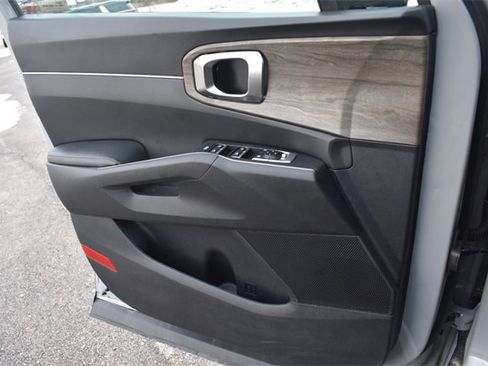 Certified 2023 Kia Sorento S w/ Panoramic Sunroof Package image 34