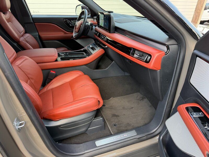 Used 2025 Lincoln Aviator Reserve w/ Equipment Group 201A AWD/4WD image 32