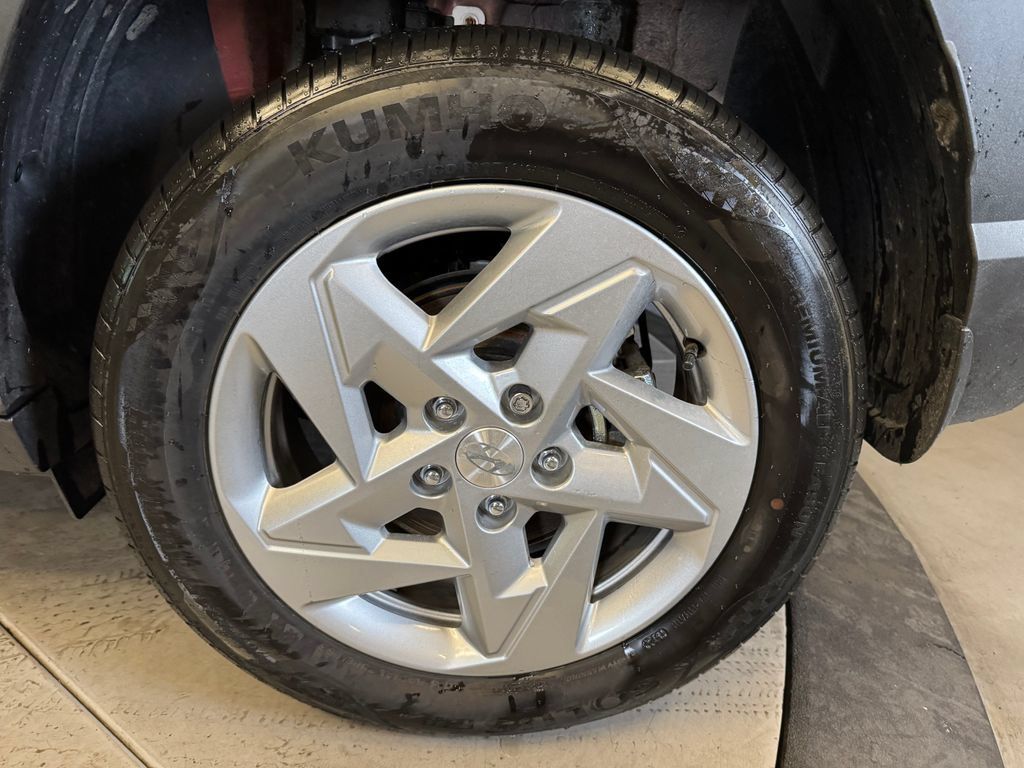 Used 2024 Hyundai Kona SE AWD/4WD image 25