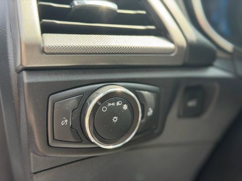 Used 2019 Ford Fusion SE FWD image 19