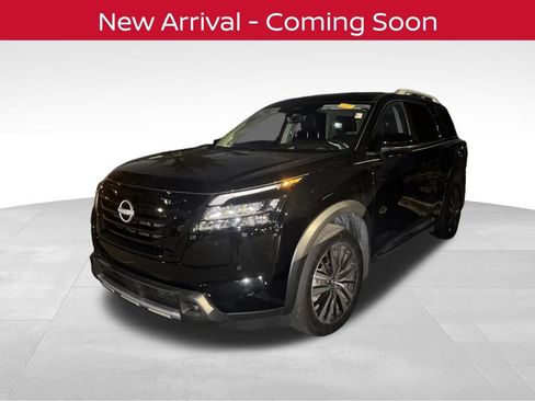 Certified 2025 Nissan Pathfinder Platinum w/ Black Appearance Package FWD image 2