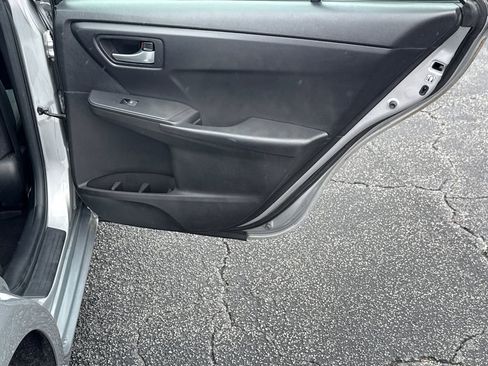 Used 2017 Toyota Camry LE FWD image 17