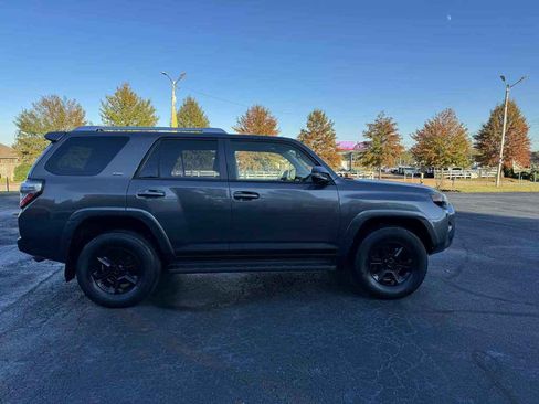 Used 2015 Toyota 4Runner SR5 Premium image 5