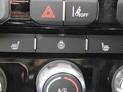 New 2026 RAM 1500 4x4 Crew Cab image 23