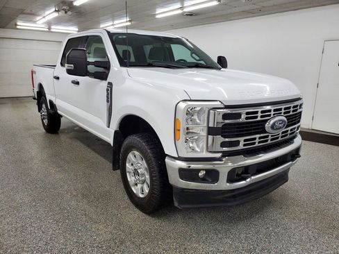Used 2023 Ford F350 XLT w/ FX4 Off-Road Package image 3