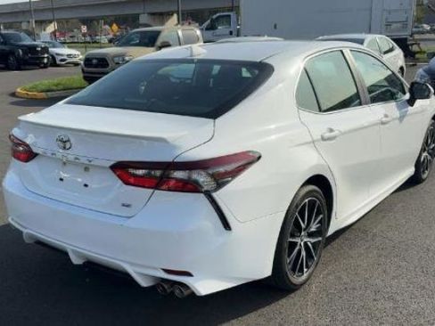 Used 2023 Toyota Camry SE image 6