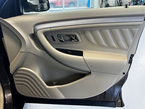 Used 2015 Ford Taurus SE image 25