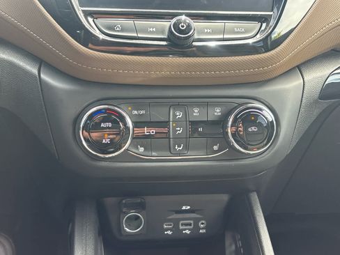 Used 2021 Chevrolet TrailBlazer ACTIV w/ Sun and Liftgate Package image 11