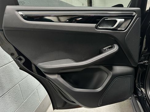 Used 2023 Porsche Macan image 13