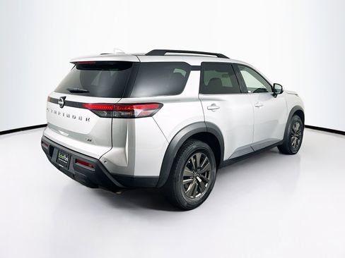 Used 2024 Nissan Pathfinder SV image 9