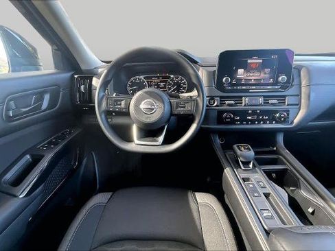 Certified 2025 Nissan Pathfinder S FWD image 6