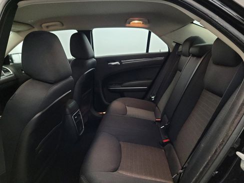 Used 2019 Chrysler 300 Touring RWD image 18