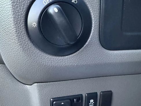 Used 2020 Nissan NV 3500 S image 21