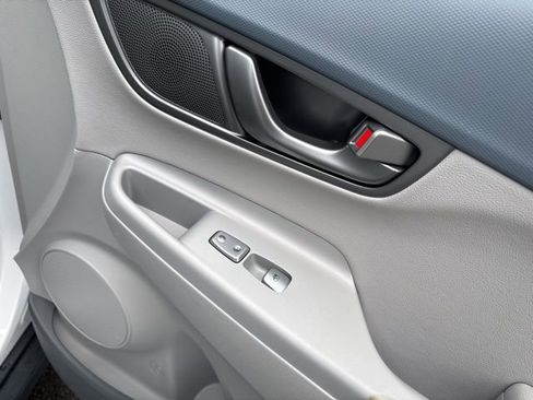 Used 2021 Hyundai Kona Limited image 10